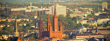 Stadt Wiesbaden mit Blick auf den Rheingau – hierher fürht ein Umzug